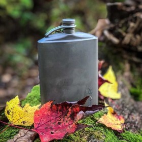 Titanium flask 220 ml with sleeve